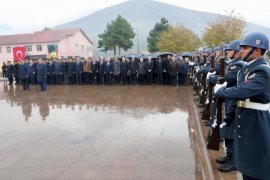 Bitlis’te Çelenk Sunma Töreni Düzenlendi