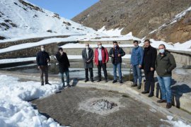 Bitlis'te Soğuk Havada Yüzme Etkinliği Düzenlendi