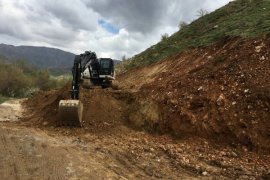 Yolalan Beldesi’nde yol genişletme çalışmaları sürdürülüyor