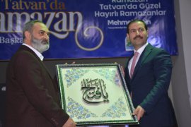 Tatvan’daki Programa  Dursun Ali Erzincanlı ve Recep Arslan Katıldı