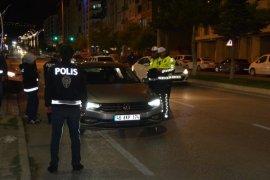 Tatvan’da 100 Polisin Katılımıyla Trafik Denetimi ve Asayiş Uygulaması Yapıldı