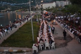 Tatvan’da 10 bin kişi iftarda biraraya geldi