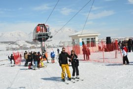 Bitlis Eren Üniversitesi'nde '5. Kar Festivali' Düzenlendi