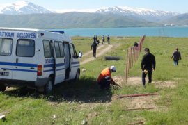 Van Gölü sahilindeki kaçak yapılar yıktırıldı