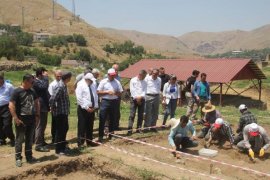 Vali Ustaoğlu Tarihi Bitlis Kalesindeki kazı çalışmalarını yerinde inceledi