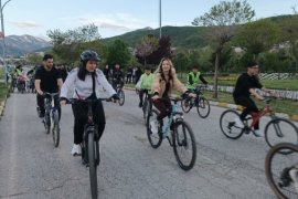 Van Gölü Sahilinde Bisiklet Turu Düzenlendi