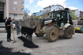 Tatvan Belediyesi’nin yol onarım çalışması