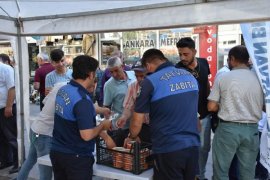 Tatvan’da Yüzlerce Kişiye Aşure İkramı