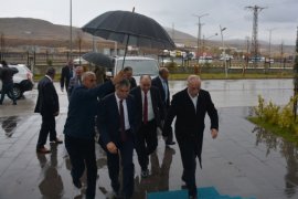 Türk-İş Başkanı Atalay, Bitlis Valiliği ve Tatvan Belediyesi’ni ziyaret etti