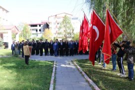 Hizan’da 29 Ekim Cumhuriyet Bayramı Çelenk Sunma Töreni Düzenlendi