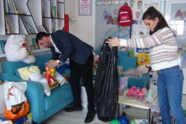 Fedakar Öğretmenler Deprem Bölgesindeki Çocuklar İçin Oyuncak Kampanyası Başlattı