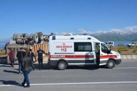 Tatvan - Ahlat karayolunda trafik kazası 1 yaralı