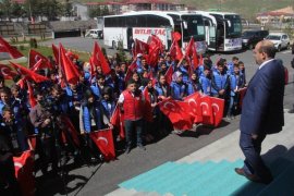 Bitlis’deki 100 öğrenci geziye uğurlandı