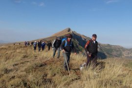 Nemrut Dağı’nda zirve yürüyüşü düzenlendi