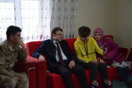 Kas erimesi hastası Songül Aktaş’ın arkadaşlarından sürpriz ziyaret