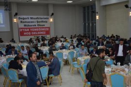 Tatvan Belediyesi tarafından esnaflara yönelik iftar yemeği düzenlendi