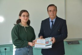 Kaymakam Demirer, Öğrencilerin Karne Sevincine Ortak Oldu