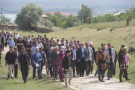 Bakanı Kurtulmuş Ahlat'ı ziyaret etti