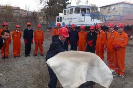 Tatvan’daki Lise Öğrencileri Van Gölü’nde Uygulamalı Ders Görüyor