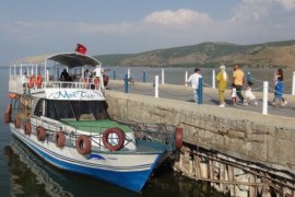 Tatvan’da Düzenlenen Tekne Turuna Vatandaşlar İlgi Gösteriyor