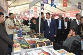 Tatvan Doğu Anadolu Kitap Fuarı Yoğun İlgi Gördü