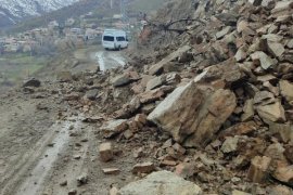 Bitlis’te Heyelanlara Anında Müdahale Edildi