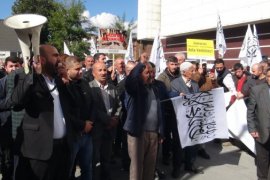 İsrail’i Protesto Eden Vatandaşlar Filistinliler İçin Dua Okudu