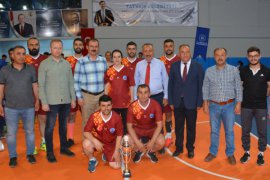 Okul Müdürü Hakan Yaşar Anısına Düzenlenen Turnuvanın Ödül Töreni Yapıldı