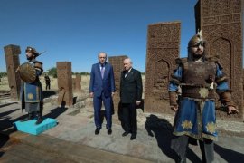 Cumhurbaşkanı Erdoğan, Ahlat’ta Selçuklu Meydan Mezarlığı‘nı Ziyaret Etti
