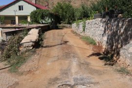 Bitlis’te Parke Taşı Çalışmaları Hız Kesmeden Devam Ediyor