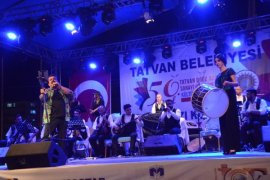 Bülent Serttaş Tatvan’da konser verdi