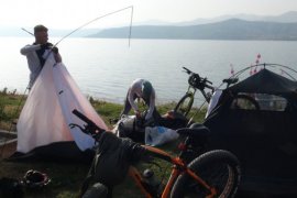 Aktivistler Tatvan Aqua Park’ta Kamp Kurdu
