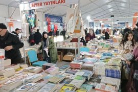 Tatvan Doğu Anadolu 1. Kitap Fuarı Açıldı