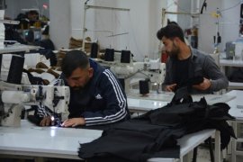 Tatvan’da Kurduğu Tekstil Fabrikasında 100 Kişiye İstihdam Sağlıyor