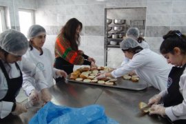 Tatvan’daki Anaokulu Öğrencileri İçin Ücretsiz Yemek Üretimine Başlandı