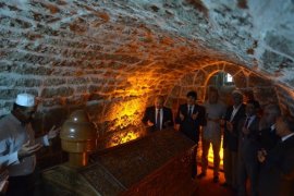 Bitlis’teki tarihi cami ve türbe restore edildi