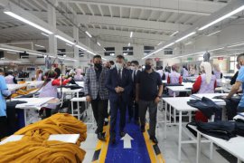 Vali Çağatay, Güroymak’taki Tekstilleri Ziyaret Etti