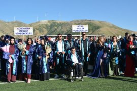 Bitlis Eren Üniversitesi'nde Mezuniyet Töreni Düzenlendi