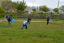 Adilcevaz Belediye Başkanı Gürsoy ve personelinden örnek davranış