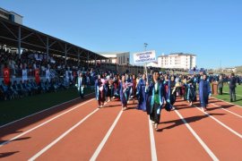 Bitlis Eren Üniversitesi'nde Mezuniyet Töreni Düzenlendi