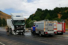 Tatvan'da Trafik Kazası: 2 Ölü, 3 Yaralı