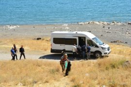 Van Gölü’nün Tatvan Sahilinde 4 Ton Çöp Toplandı