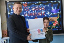 Kaymakam Demirer, Öğrencilerin Karne Sevincine Ortak Oldu