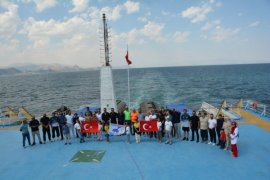 Türkiye’nin En Büyük Feribotunda Zafer Bayramı’nı Kutladılar