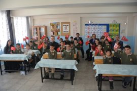 Kaymakam Demirer, Öğrencilerin Karne Sevincine Ortak Oldu