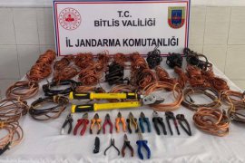 Bitlis’te Hırsızlık Yaptıkları İddia Edilen 8 Şüpheli Yakalandı