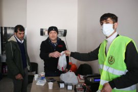 Bitlis Belediyesi Vatandaşlara Kandil Simidi Dağıttı