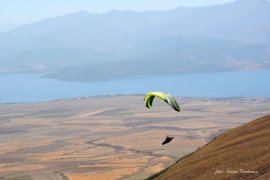 İranlı paraşütçüler Bitlis’in güzelliğine hayran kaldı