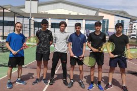 Bitlisli Sporcular Teniste Başarı Elde Etti
