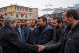 Vali Ahmet Çınar, Bitlis’teki esnafları ziyaret etti